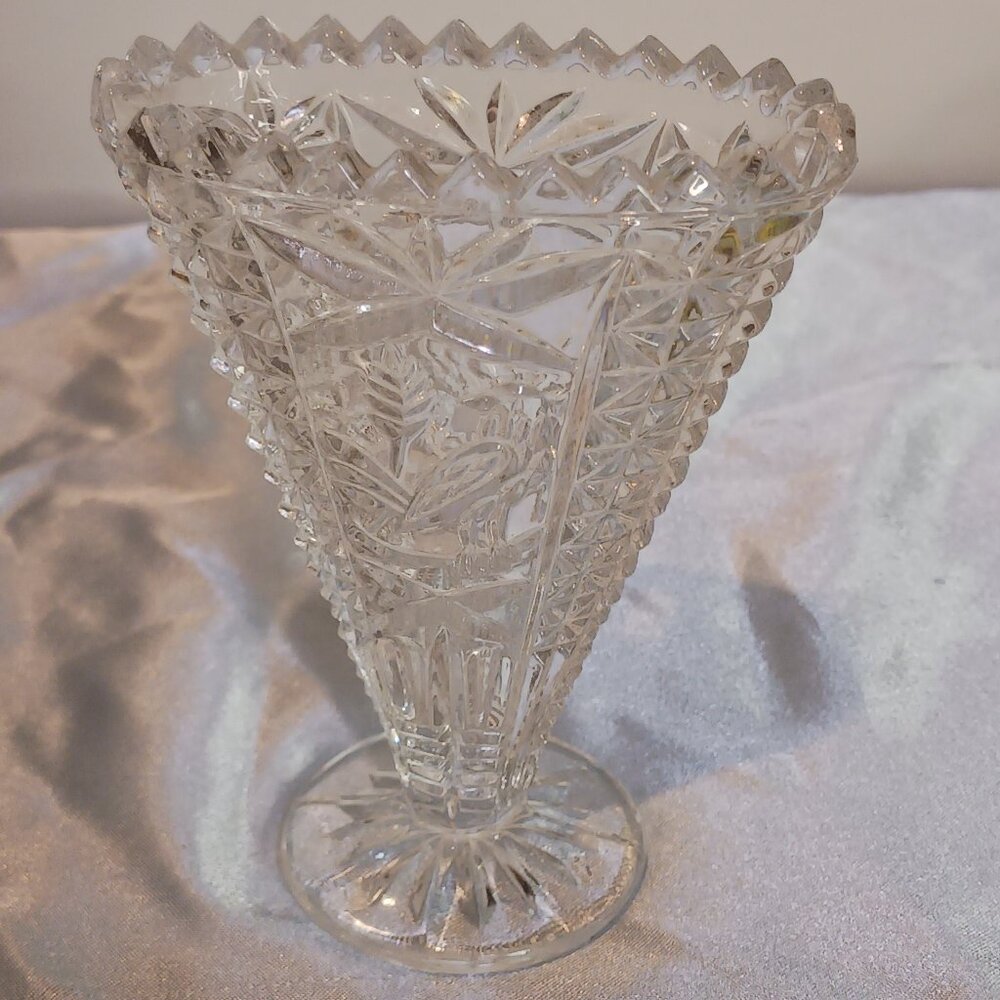 Hofbauer Byrds Collection Crystal Fan Vase